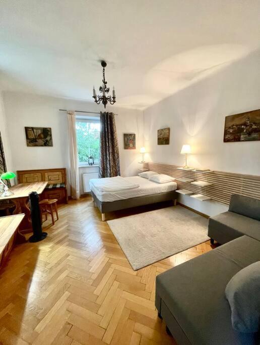 Beautiful Villa With Garden In Milanowek Exterior foto